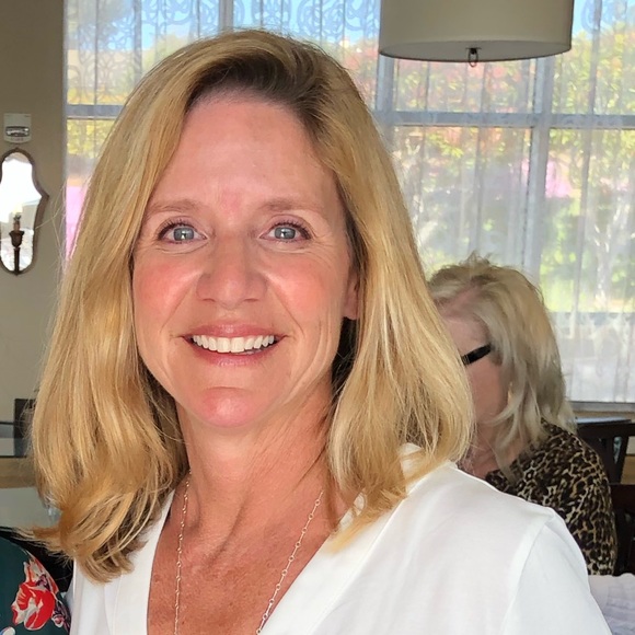 Meet your Posher, Jennifer - Picture 2 of 2